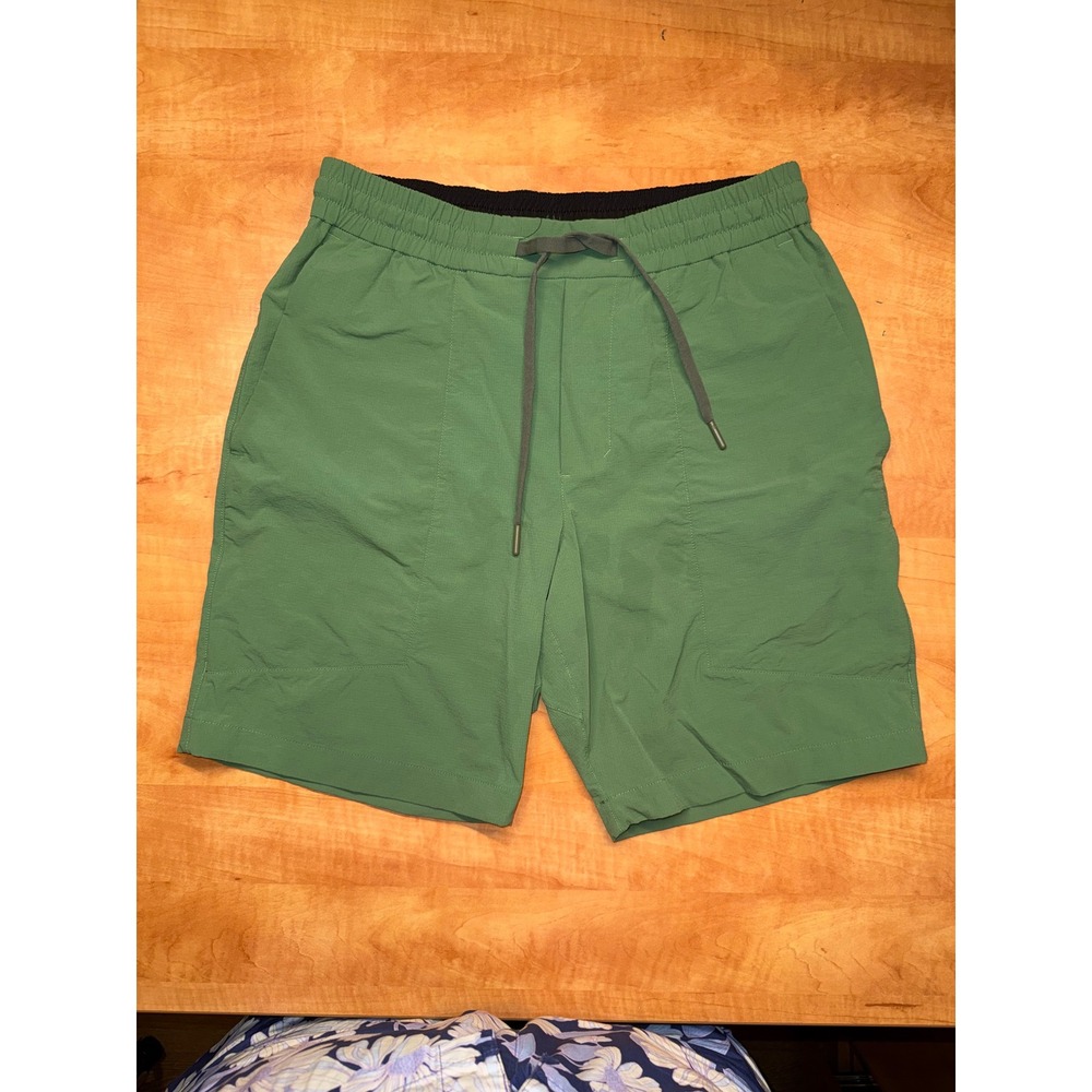 Lululemon Lab Mens Green Ripstop Athletic Training Shorts Size M Drawstring 8in